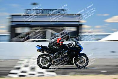 media/Mar-25-2024-Moto Forza (Mon) [[8d4319bd68]]/4-Novice Group/Session 4 Front Straight Speed Pans/